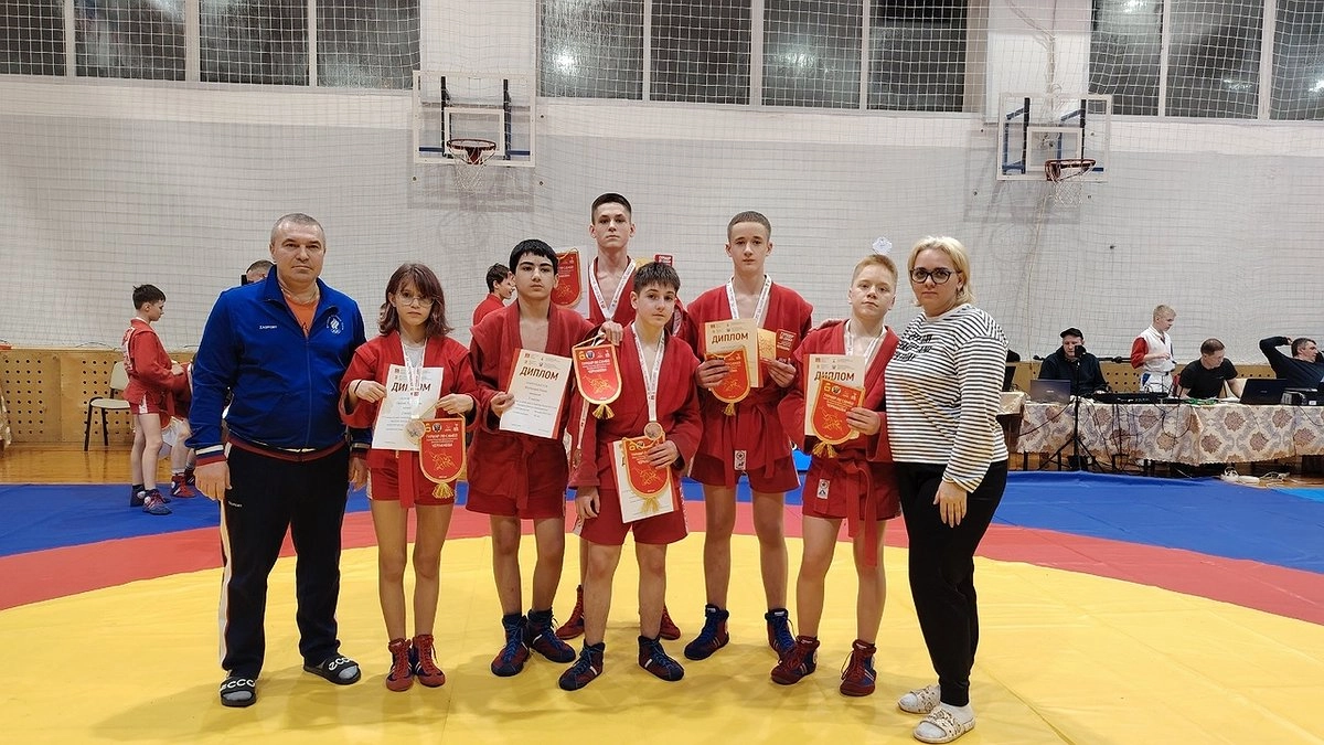 Самбисты из Усинска привезли восемь медалей с турнира памяти Дмитрия Чернакова 