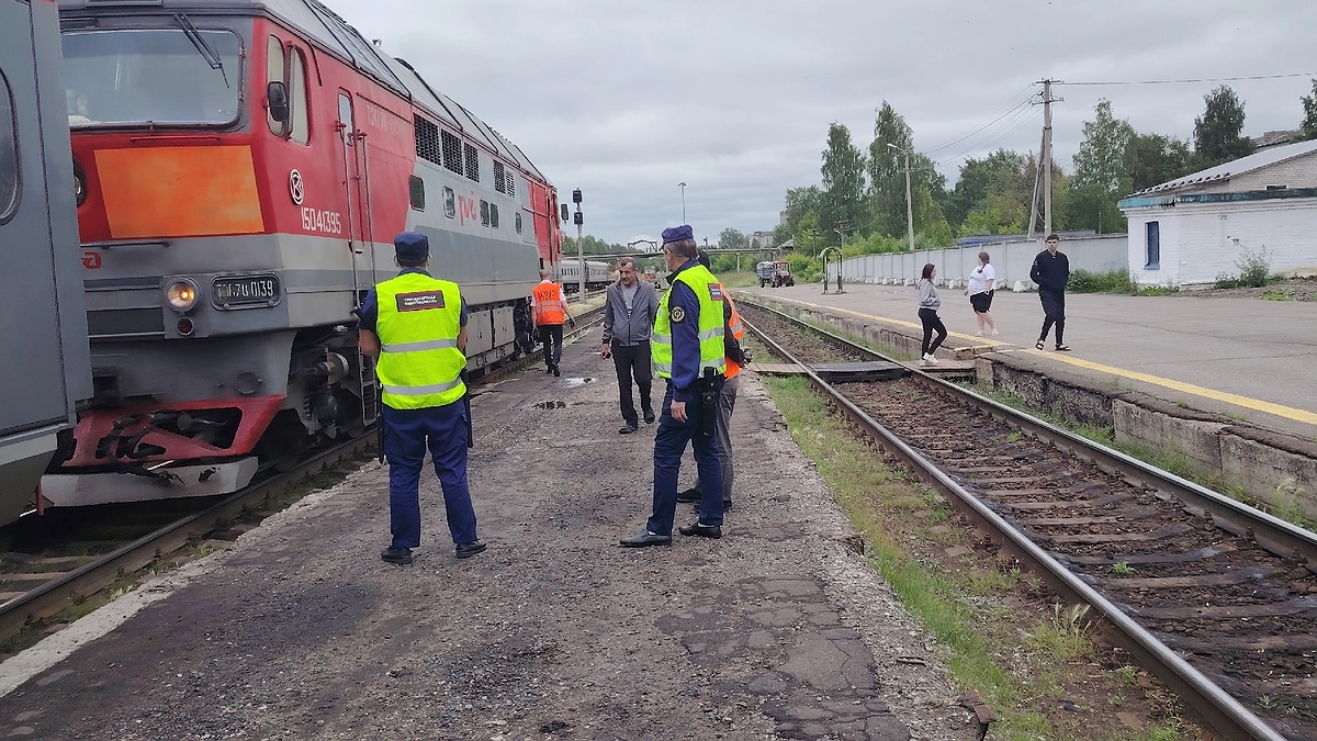 Главная картинка новости: Строго запрещено в поездах: пассажиры в ярости сдают билеты из-за новых правил РЖД