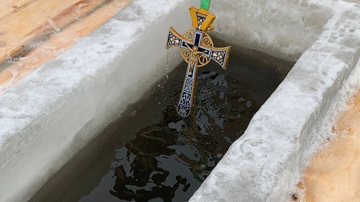 Главная картинка новости: В Усинском округе готовятся к Крещению: 3 купели примут верующих