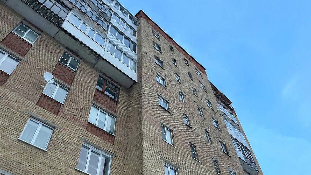 Главная картинка новости: С 1 февраля застекленные балконы будут под запретом: заставят снять и не разрешат сделать новые