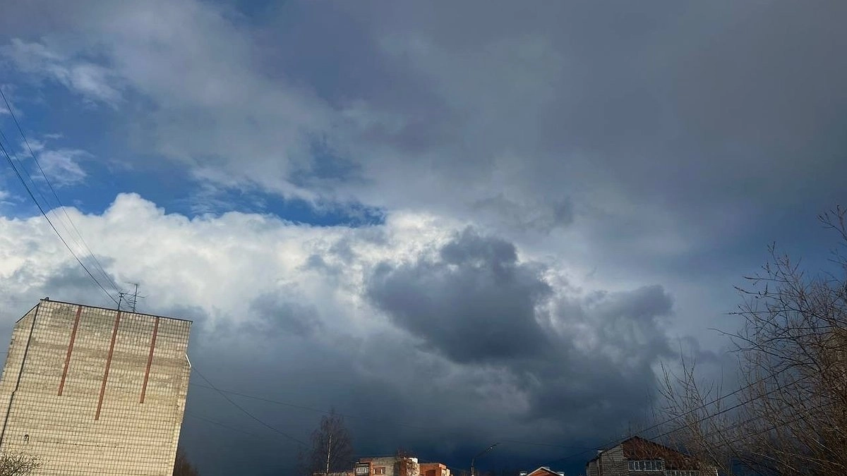 Главная картинка новости: Усинск встречает понедельник контрастами: от утренней прохлады до вечернего снегопада