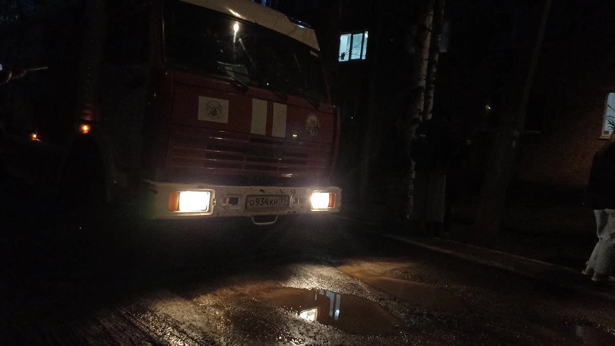 Главная картинка новости: В одном из сел Коми загорелся частный дом