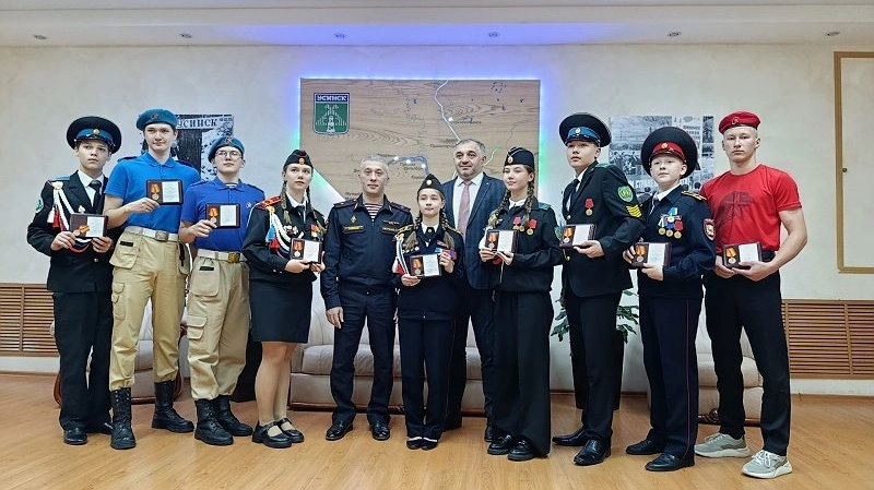 Главная картинка новости: Генерал-майор проинспектировал Усинский гарнизон Росгвардии 