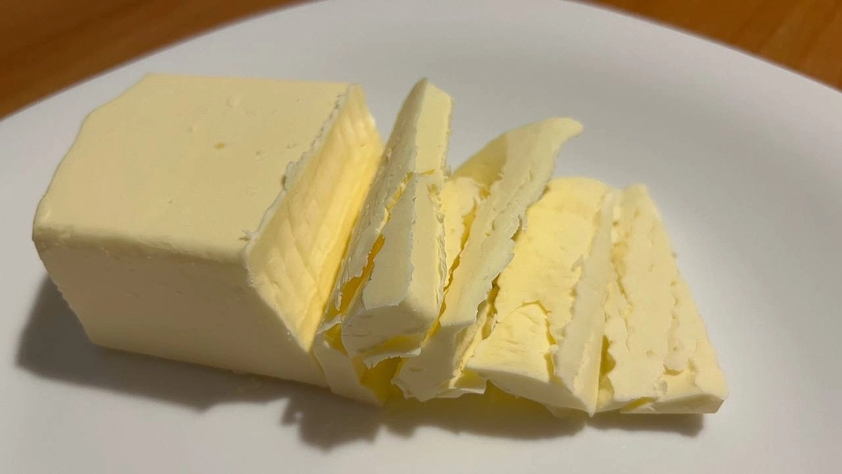 Главная картинка новости: Беру фонарик и иду в магазин: показываю, как с его помощью отыскать настоящее сливочное масло