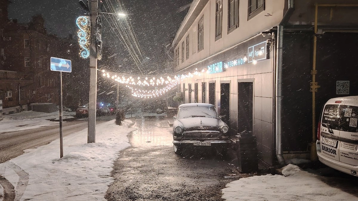 Главная картинка новости: Усинск засыпает: город в плену зимней стихии