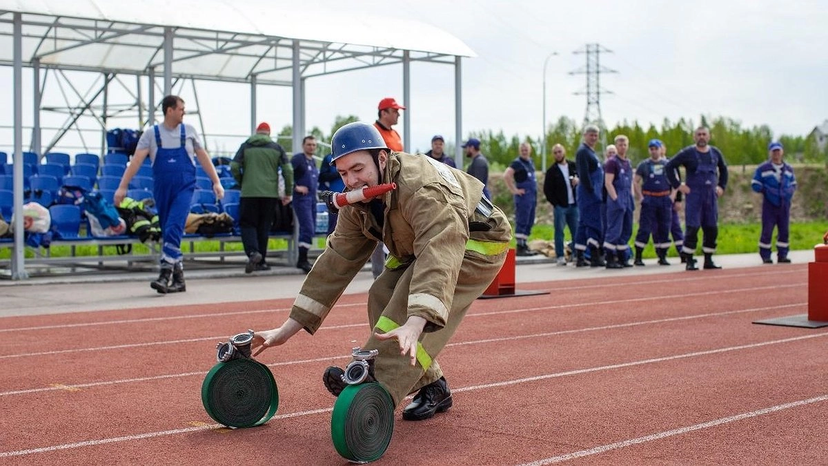 Главная картинка новости: В Коми выбрали лучших пожарных-добровольцев среди нефтепроводчиков  