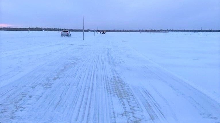 Главная картинка новости: В Усинске снова увеличили грузоподъемность зимней переправы