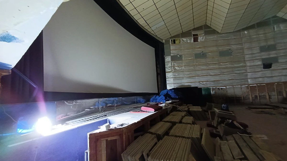 В Усинском кинотеатре полным ходом идут работы по обновлению