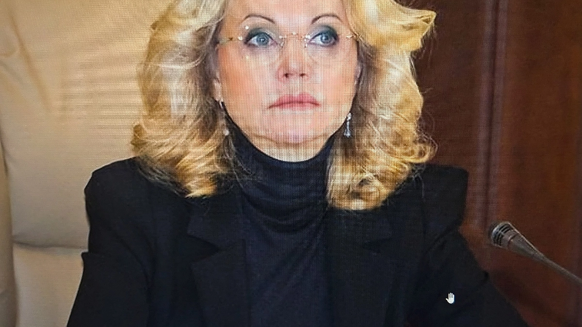 Главная картинка новости: Указ вступил в силу: Голикова объявила о разовой выплате пенсионерам 15 000 рублей с апреля