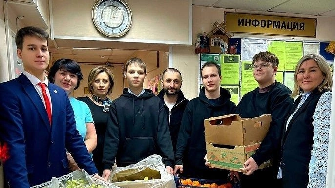 Главная картинка новости: В Усинске школьники провели благотворительную акцию для дома-интерната