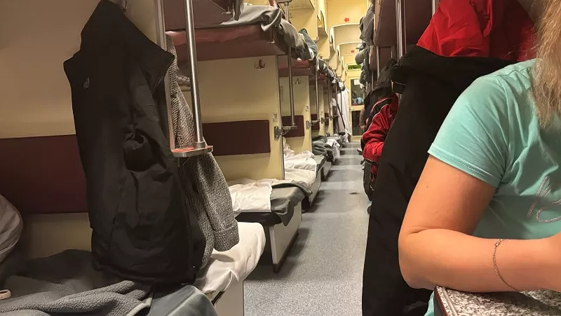 Главная картинка новости: "Я сел в поезд Москва-Петербург, и тут началось… (в вагоне были одни китайцы)