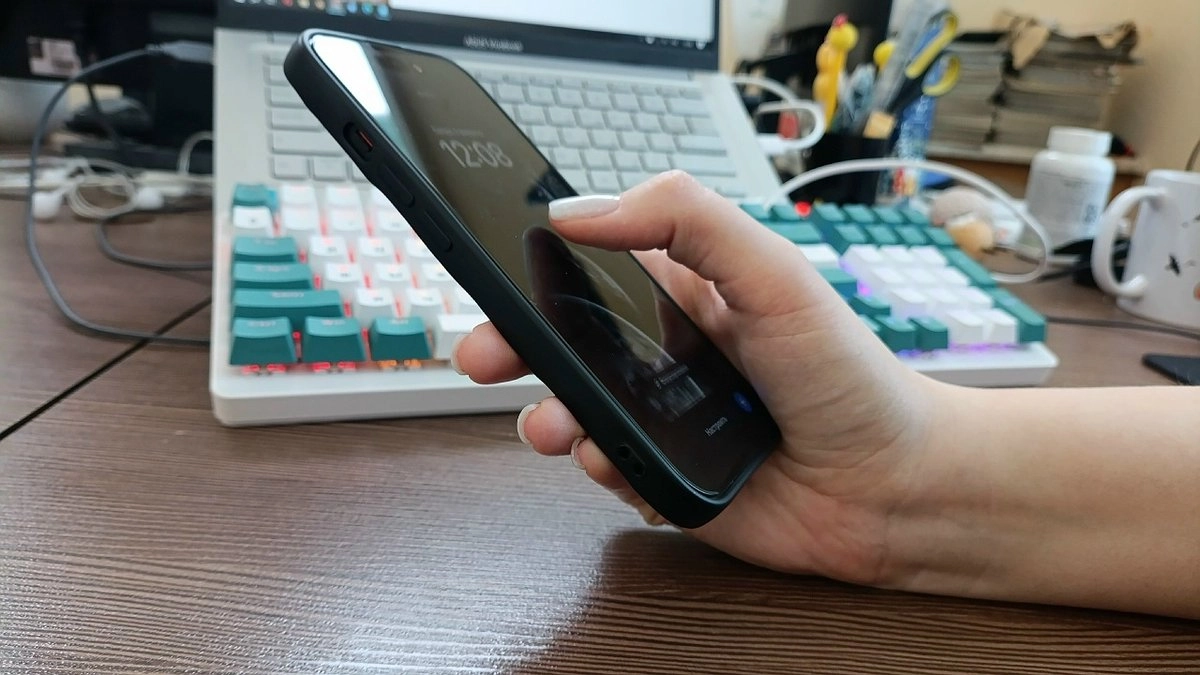 В Коми пятилетний ребёнок случайно открыл мошенникам доступ к телефону матери