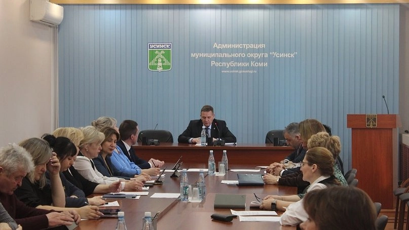 Главная картинка новости: В Усинске прошло заседание депутатов: какие вопросы обсуждались