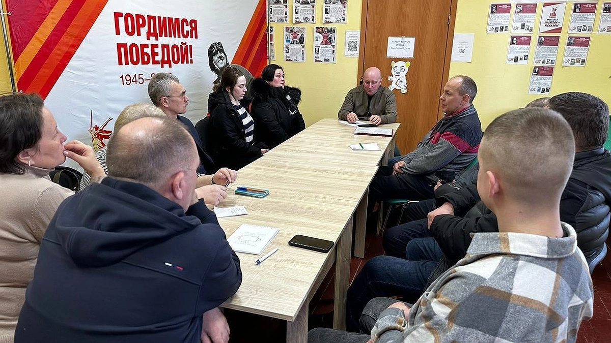 Главная картинка новости: Министр сельского хозяйства Коми провел рабочую встречу в Усинске и вручил благодарности работникам местного предприятия