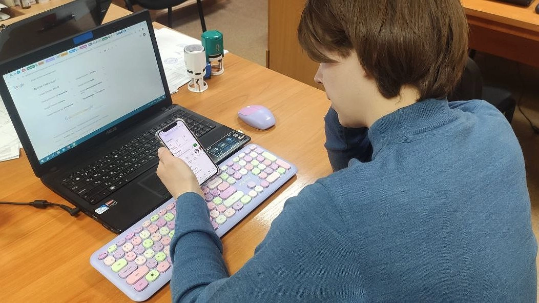 Главная картинка новости: Всем, кто пользуется WhatsApp и Telegram: поздравить близких с Новым годом больше не выйдет