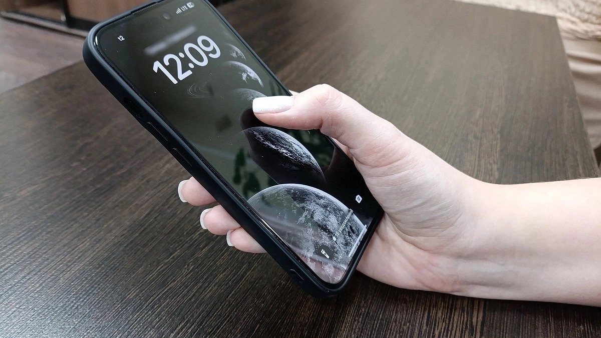 Главная картинка новости: Звонят и сбрасывают вызов - раскрываем схему, которая может опустошить ваш кошелек