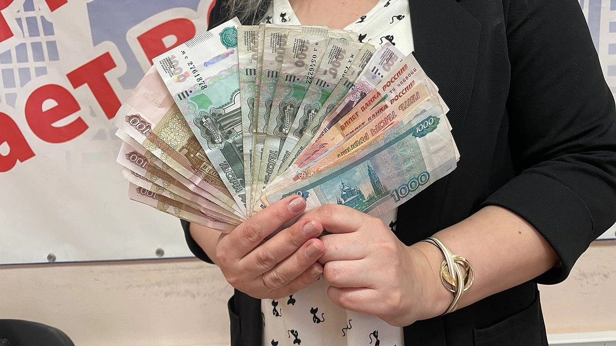 Главная картинка новости: Виртуальные ловушки: волна онлайн-мошенничеств захлестнула города Коми