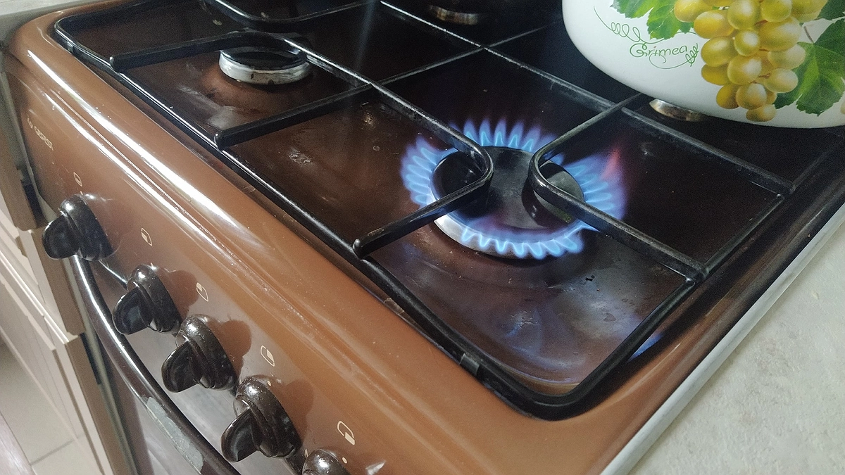 Главная картинка новости: Плиту можно будет выкинуть: россиянам начнут отключать газ с 18 июня — решение принято