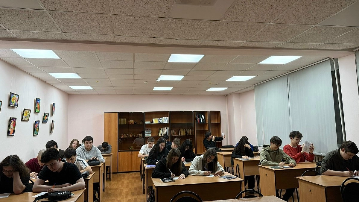 Главная картинка новости: Студенты Усинского филиала УГТУ проверили свои правовые знания на тематической викторине