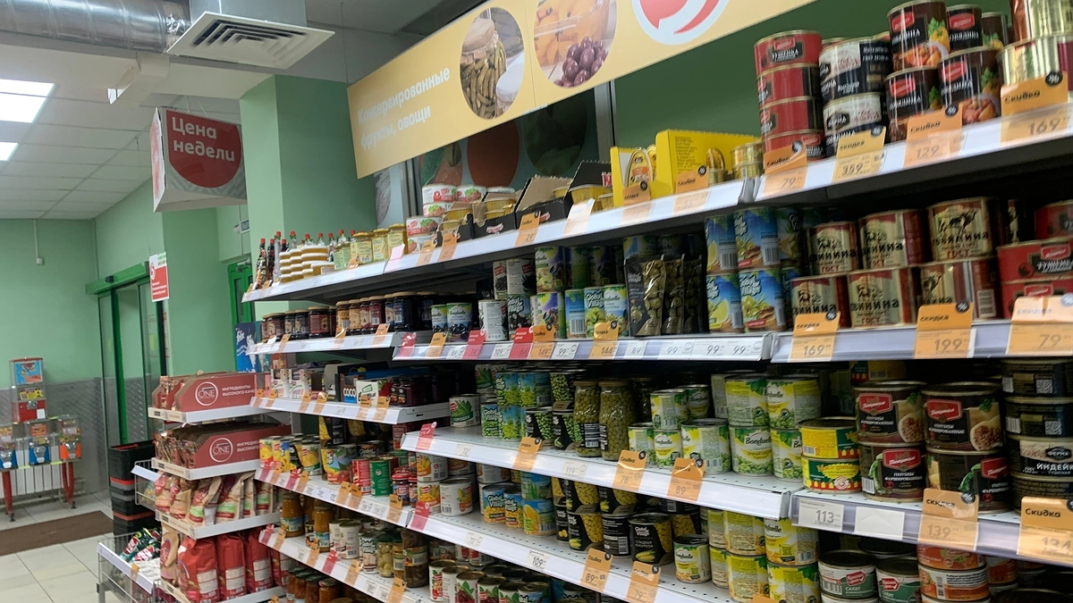 Главная картинка новости: В "Светофор" за белорусской тушенкой: вскрываем 3 популярные банки с консервами