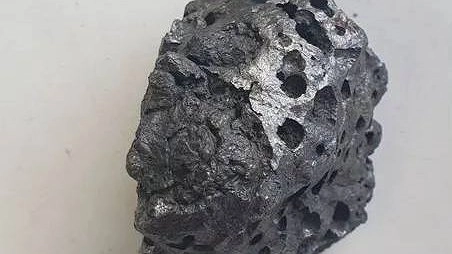 Главная картинка новости: Редкий кометный метеорит почти за миллион продают в Коми на Авито