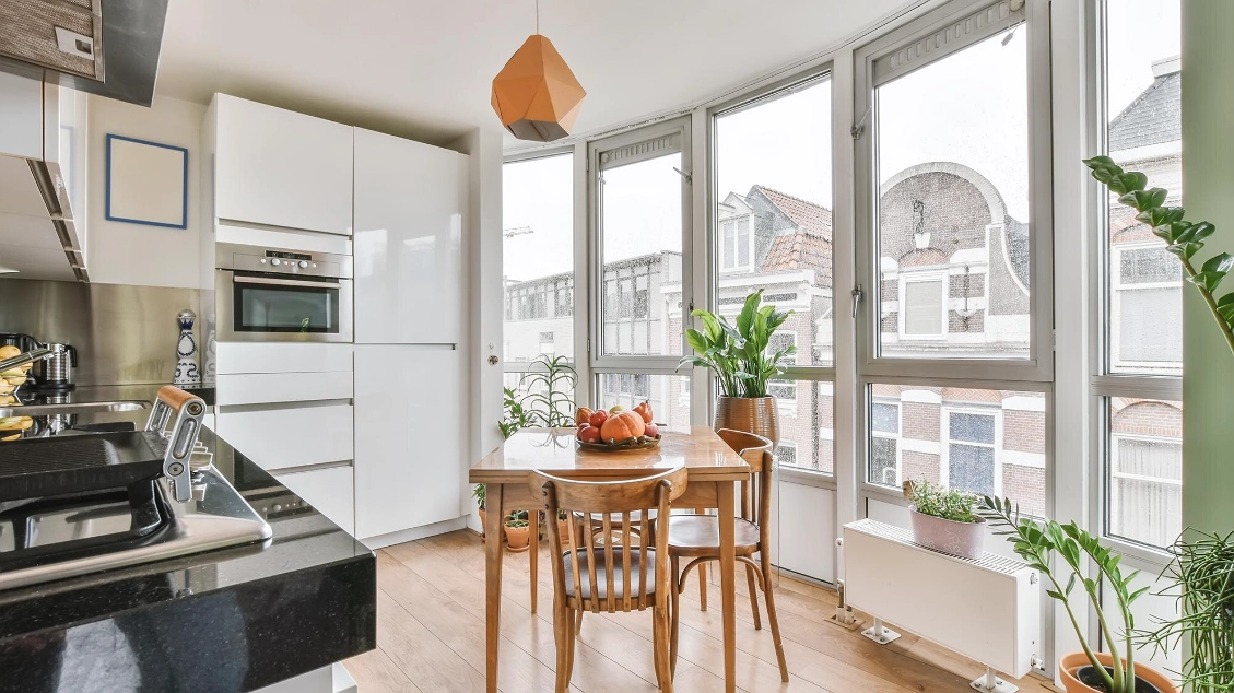 Главная картинка новости: Почему европейцы никогда не проветривают у себя дома, даже если очень душно: экономия не причём  