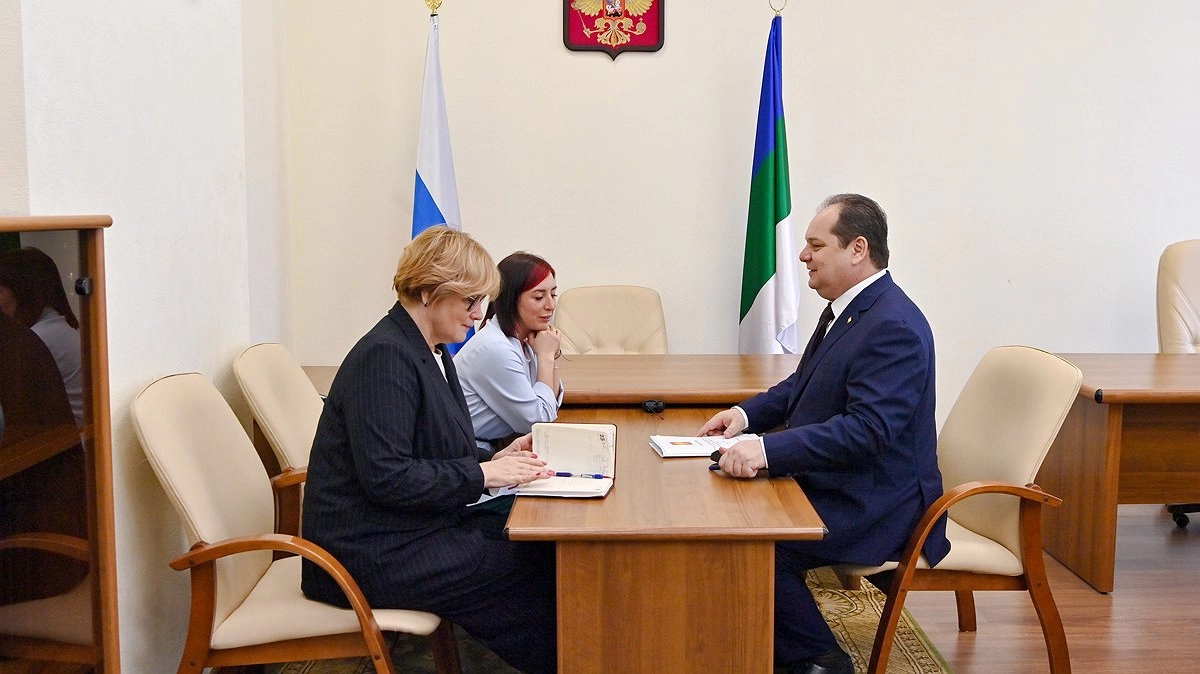 Главная картинка новости: Жители Коми озвучили главе республики насущные проблемы на личном приеме