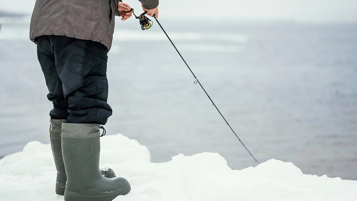 Главная картинка новости: Рыбакам «пора на выход»: штраф 500 тысяч с 10 апреля – снасти закидывайте на чердак