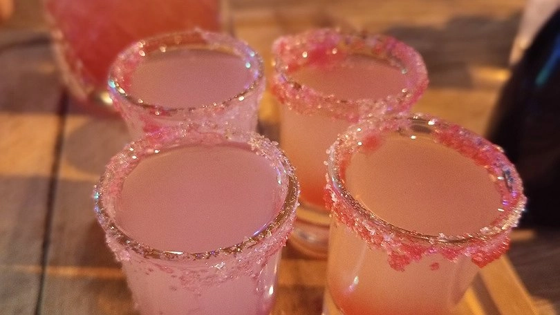 Главная картинка новости: В Коми посетительницу бара пришлось выводить росгвардейцам