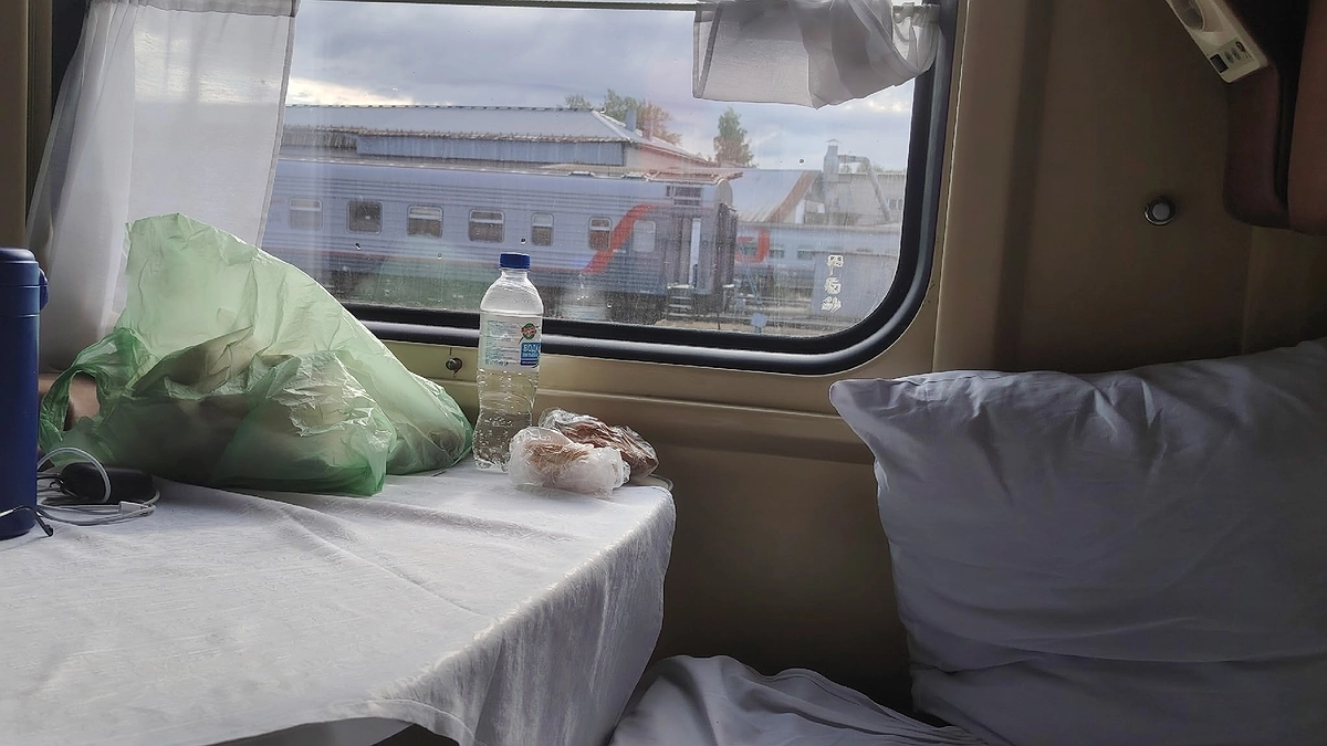 Для кого ввели эти правила? Взяла верхнее боковое на два дня в пути, но внизу все это время спал мужик