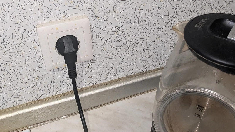 Главная картинка новости: Плачу за свет в 2 раза меньше: проделала хитрости, о которых молчат энергетики всей страны