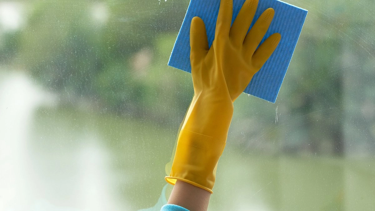 Главная картинка новости: 2 пакетика в воду - окна чистые до поздней осени: без пыли и разводов - вот как мыть