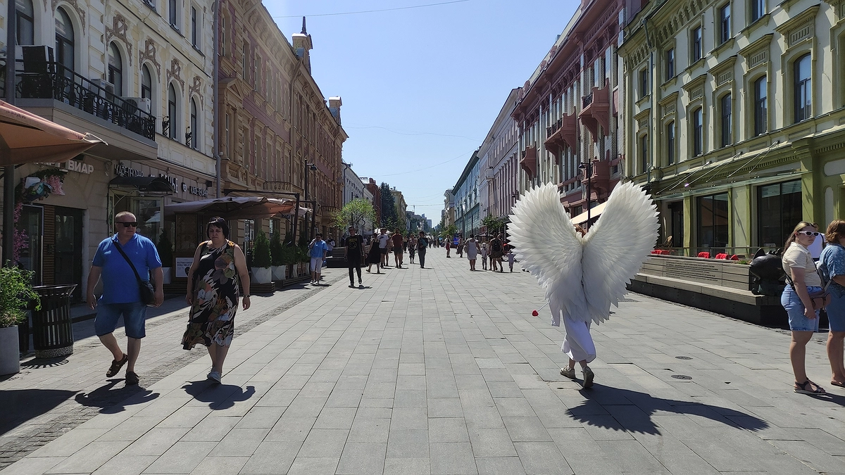 Главная картинка новости: Американский турист-миллионер назвал два российских города, в которых обязательно нужно побывать: чем его поразил второй после Питера