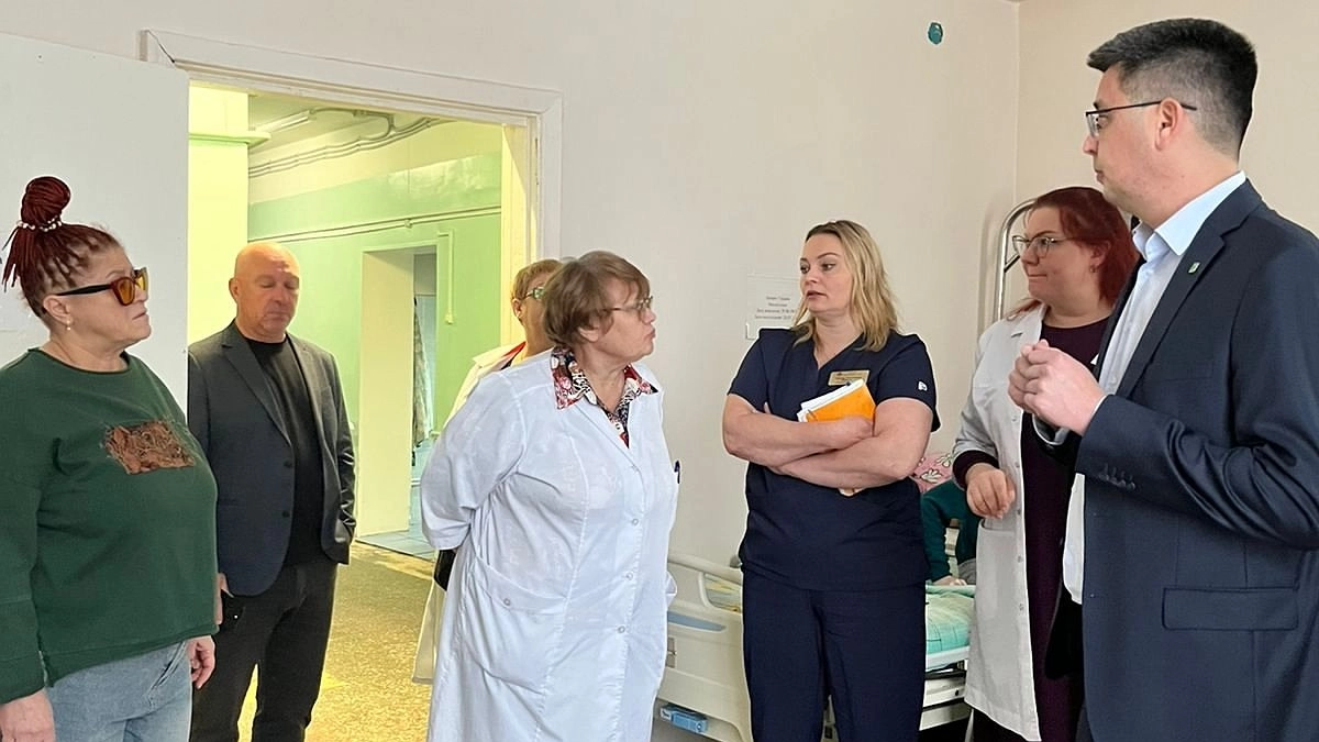 Главная картинка новости: Руководство Усинской ЦРБ проверило работу неврологического отделения