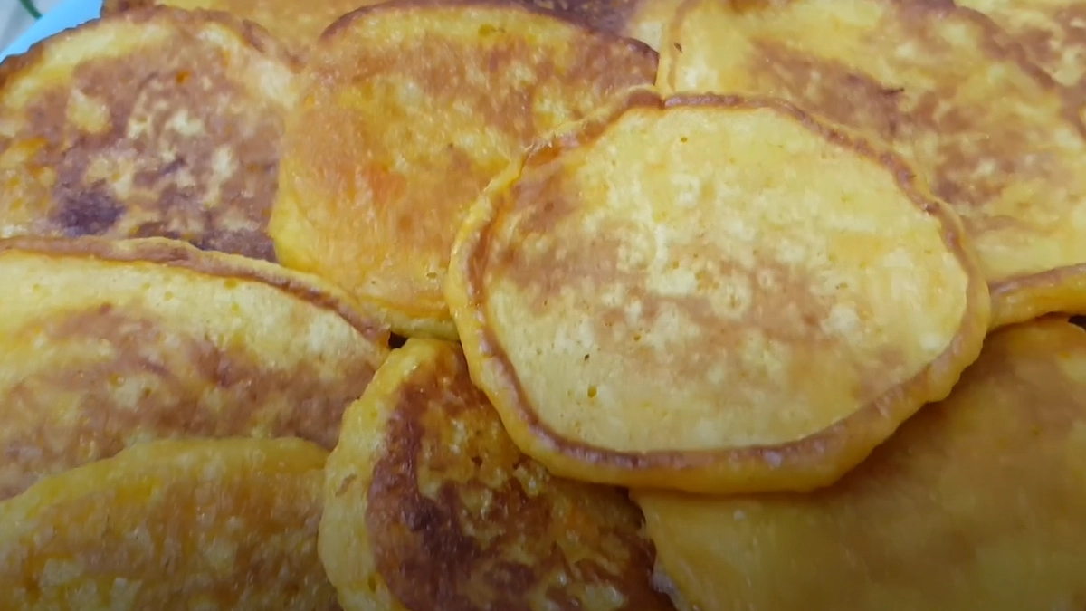 Главная картинка новости: У нас тыква не залеживается, просто смешиваю ее с кефиром: на выходе – гора вкуснейших оладьев на завтрак аж за ушами трещит