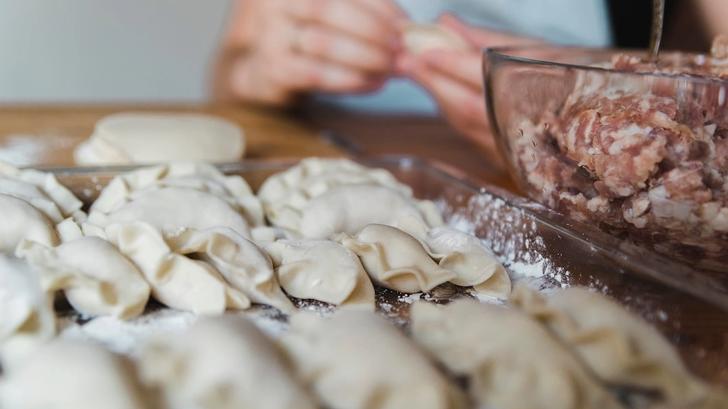 Перемолотые рога и копыта, ни грамма мяса: в Роскачестве назвали худшие бренды пельменей