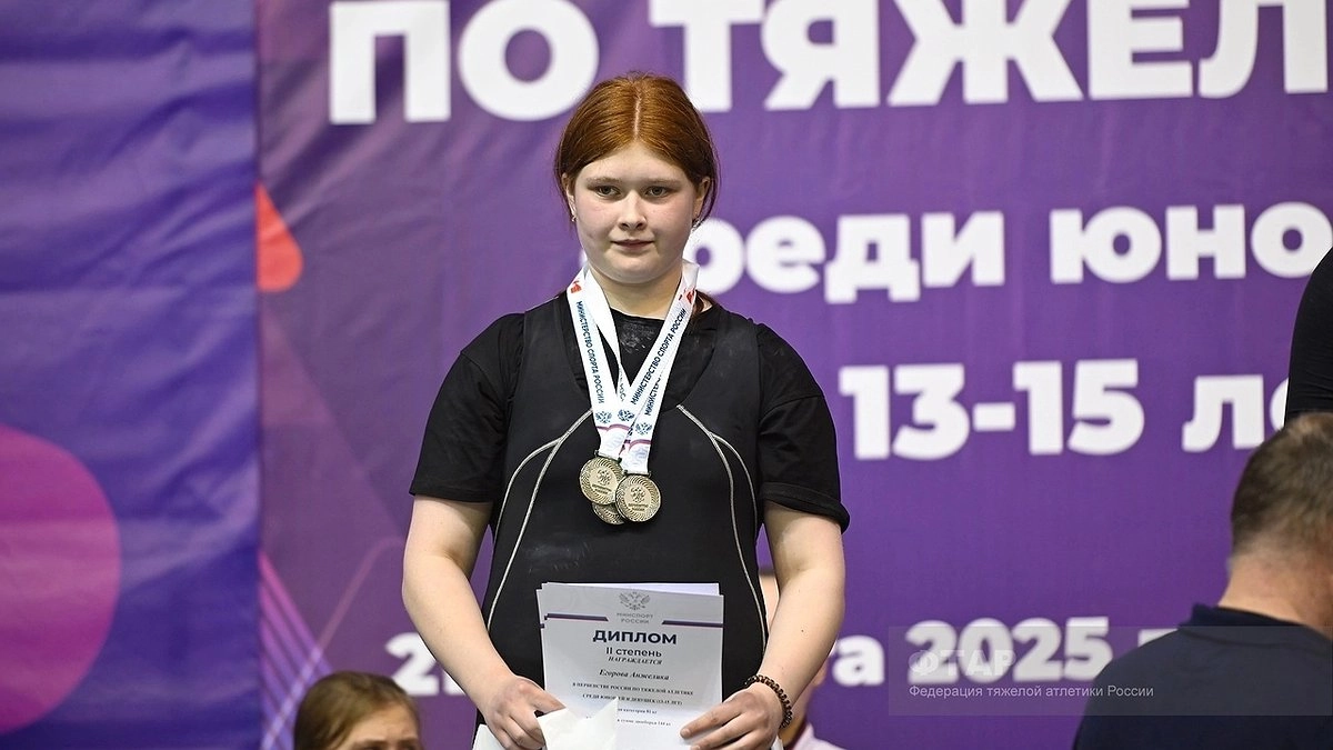 Юная тяжелоатлетка из Коми завоевала "серебро" на Первенстве России