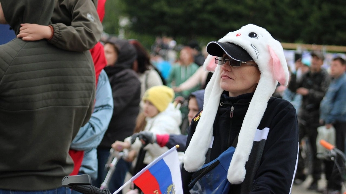 Теперь пятницу объявили выходной: Мишустин вручил россиянам "счастливый лотерейный билет"