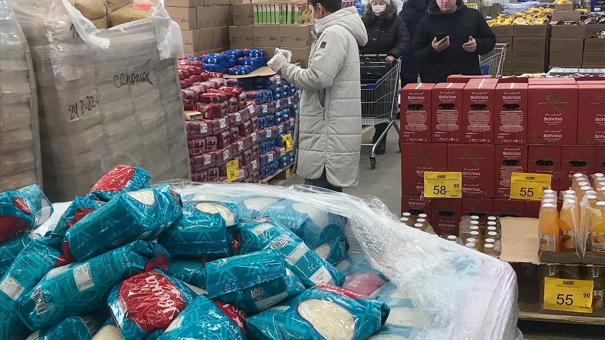 Главная картинка новости: Так ходят только деревенщины: эти аксессуары выдают очень низкий интеллект человека