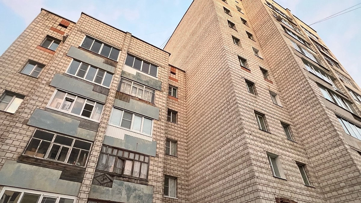 Главная картинка новости: В Коми гражданин устроил переполох на балконе и напугал соседей