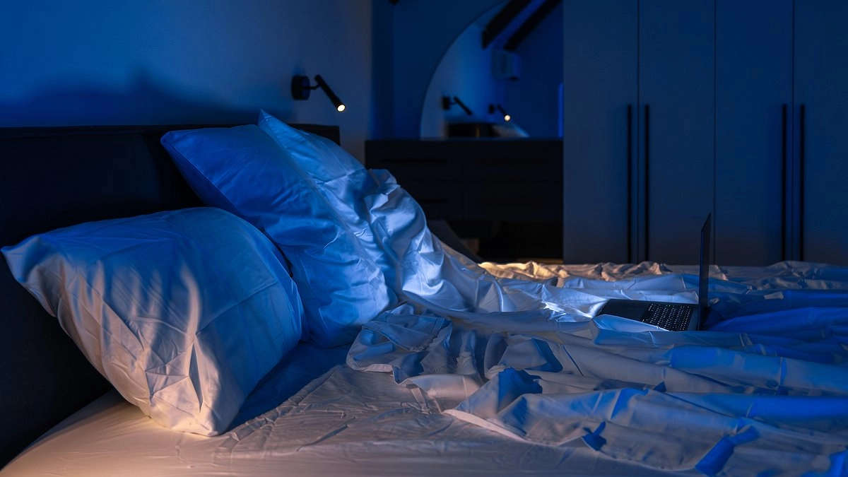 Главная картинка новости: Заходя в номер отеля, погасите свет и зажгите фонарик. Лайфхак от знакомой горничной по поиску клопов