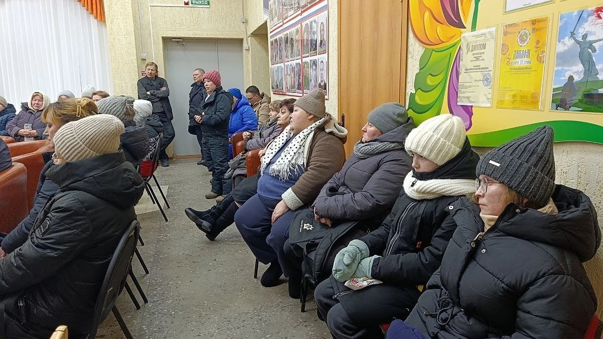 Главная картинка новости: Николай Такаев встретился с жителями Новикбожа для решения проблем села