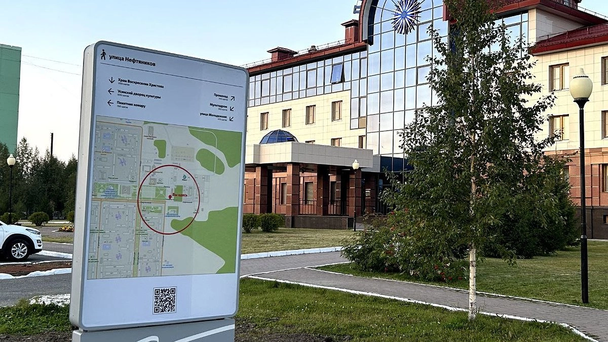 В Усинске устанавливают информационные стойки для проекта «Белая линия»