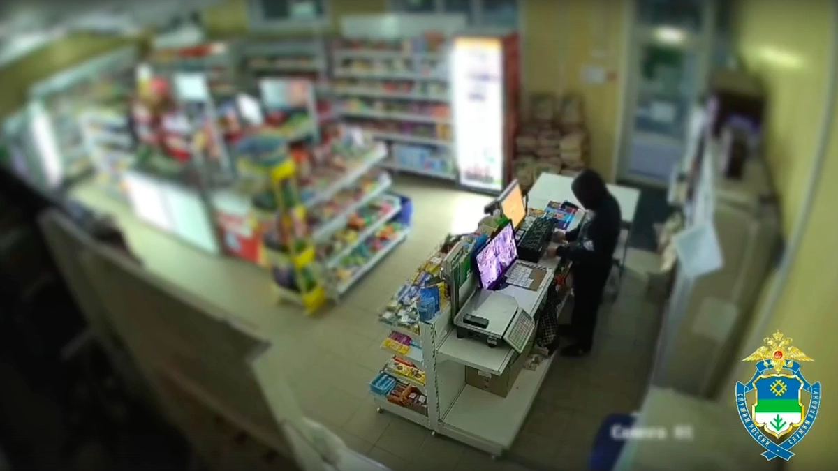 В Коми мужчина похитил кассу из магазина после ссоры с продавщицей