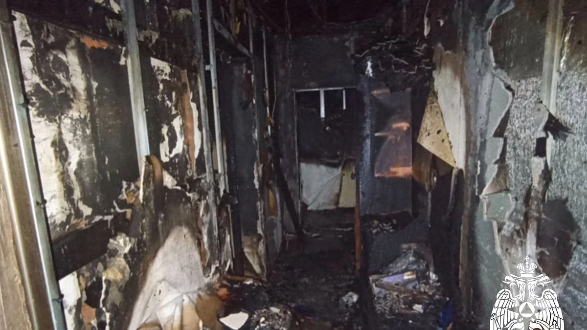 Главная картинка новости: В Коми огнеборцы вытащили из огня 6 человек