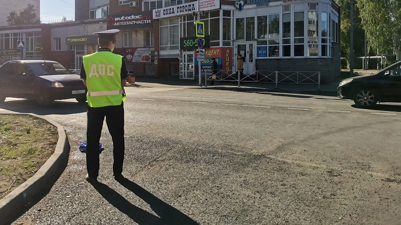 Главная картинка новости: С августа — новые ограничения для водителей: запреты на движение фур днем и мойку машин на дачах