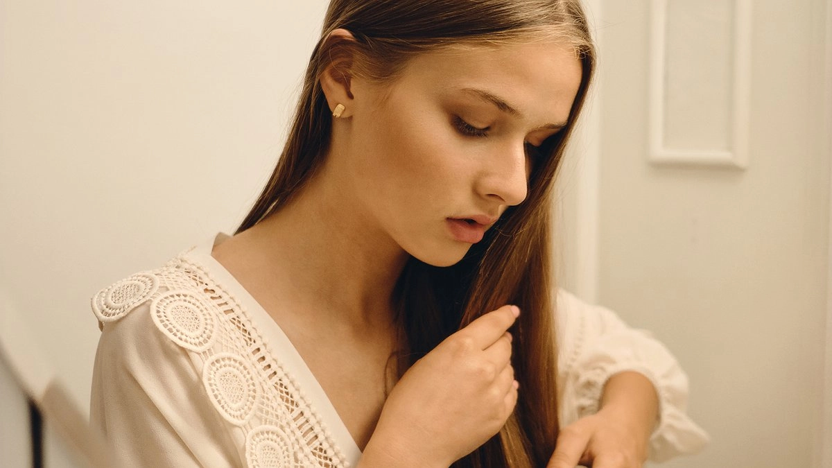 Главная картинка новости: Добавляю две капли в шампунь и забыла про выпадение и редкие волосы: мой любимый домашний лайфхак