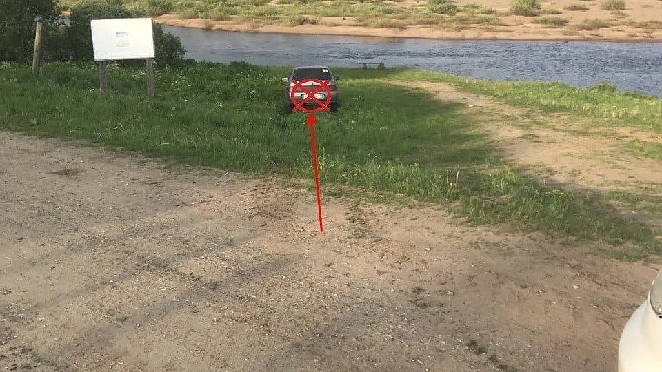 Небрежность при парковке обернулась травмами для молодой автоледи в Коми