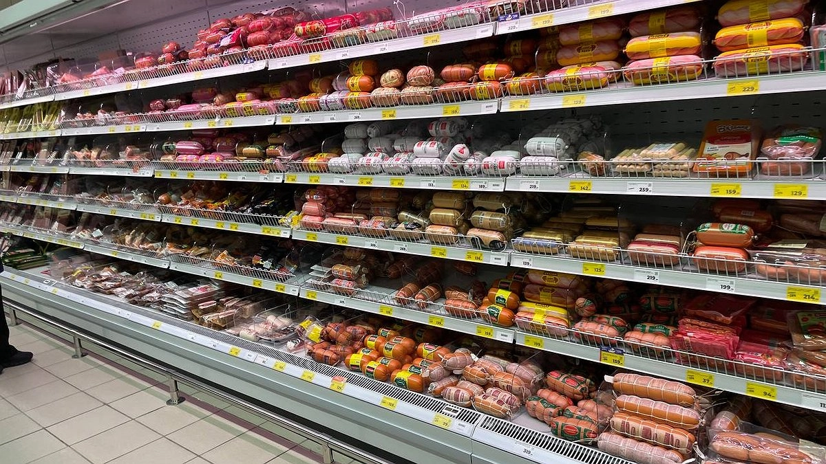 Главная картинка новости: Чистое мясо, никакой подделки: в Роскачестве определили, какая колбаса идеально подойдет для оливье