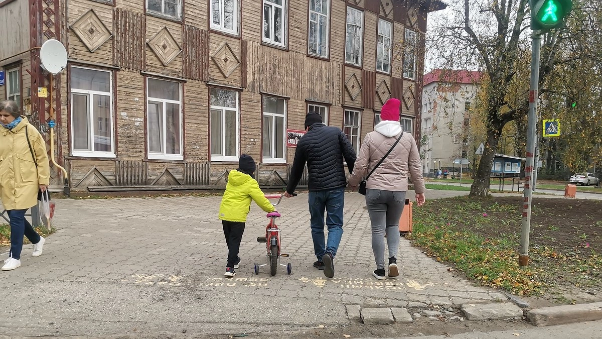 Главная картинка новости: В Коми отцы активно пользуются правом на пособие по уходу за ребенком